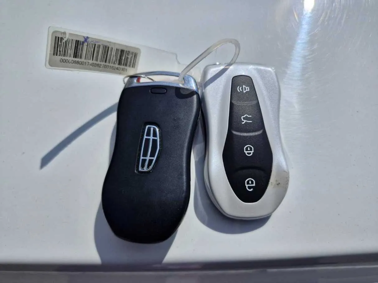 Car image 25