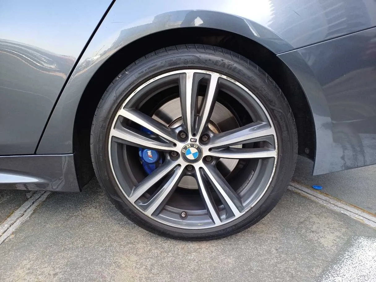 Car image 9