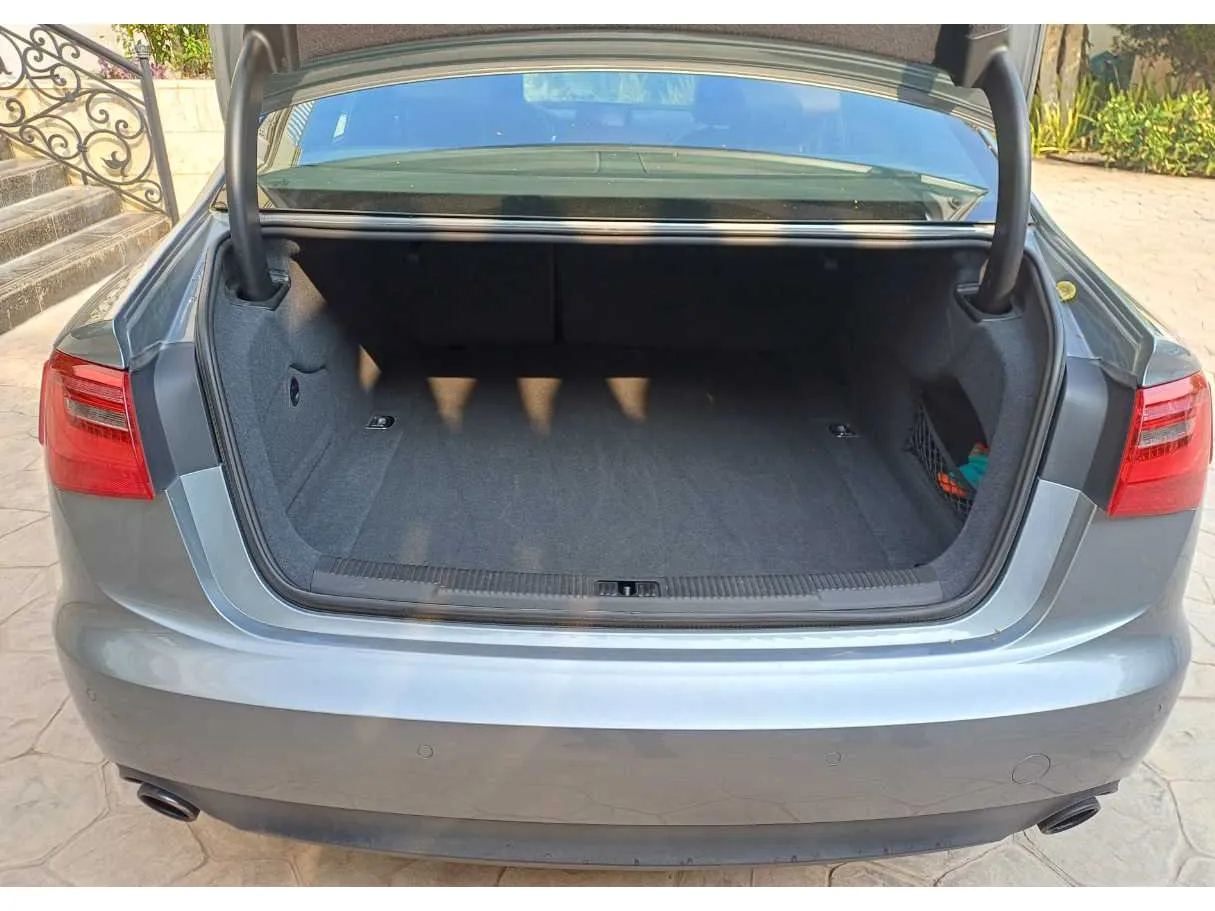 Car image 20