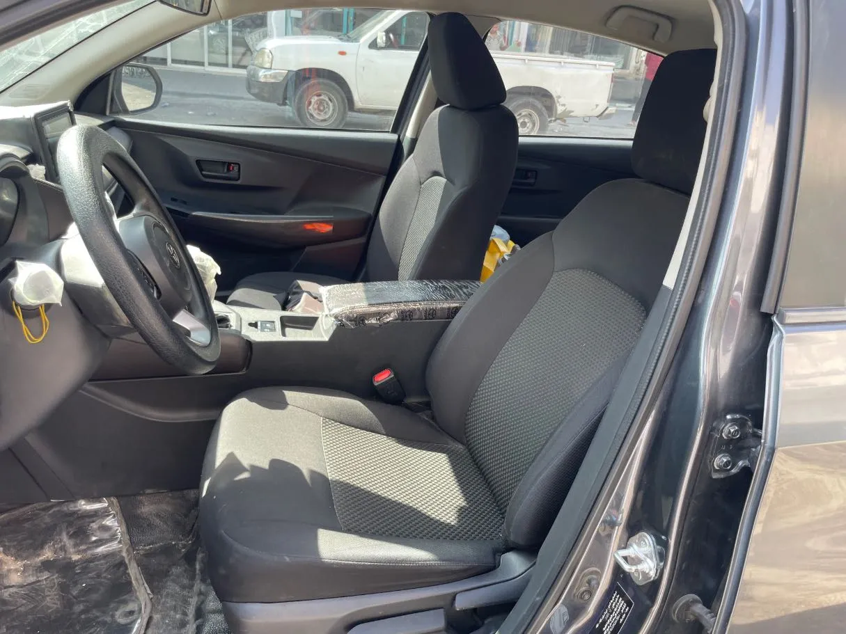 Car image 13