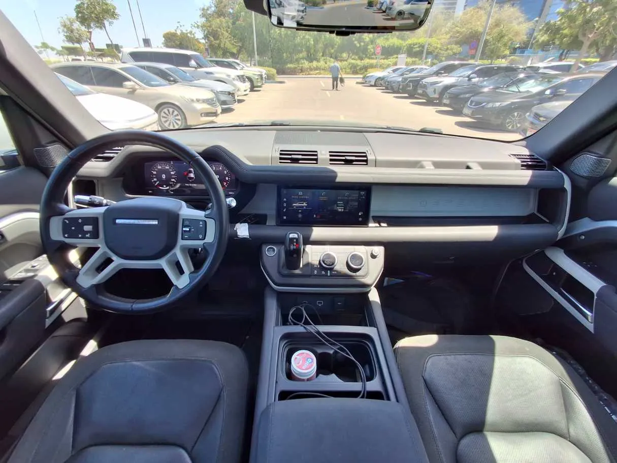 Car image 15