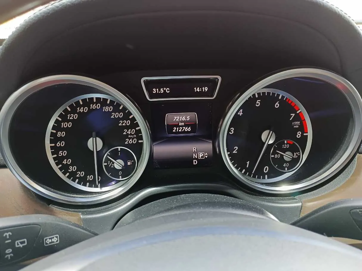 Car image 25