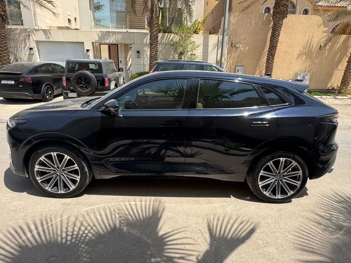 Car image 8