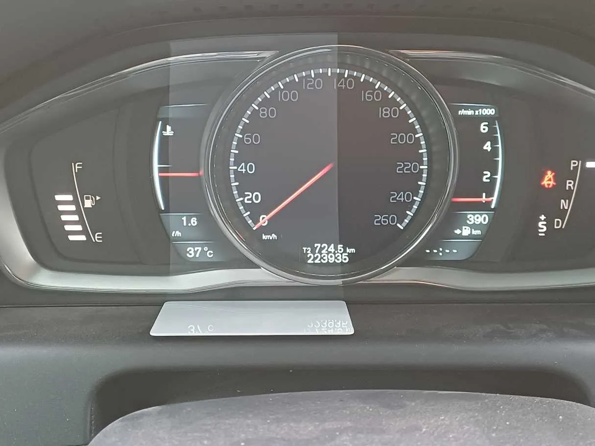 Car image 19