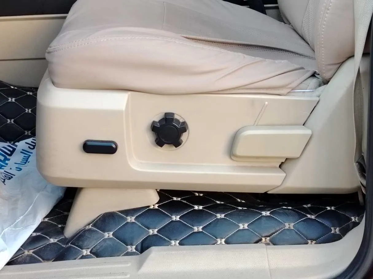 Car image 27
