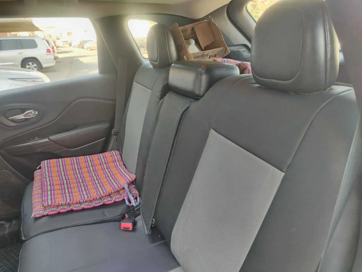 Car image 18