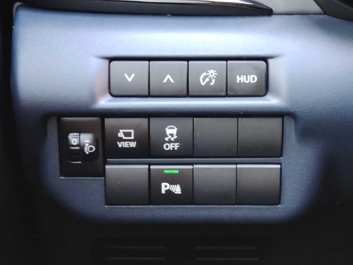 Car image 24