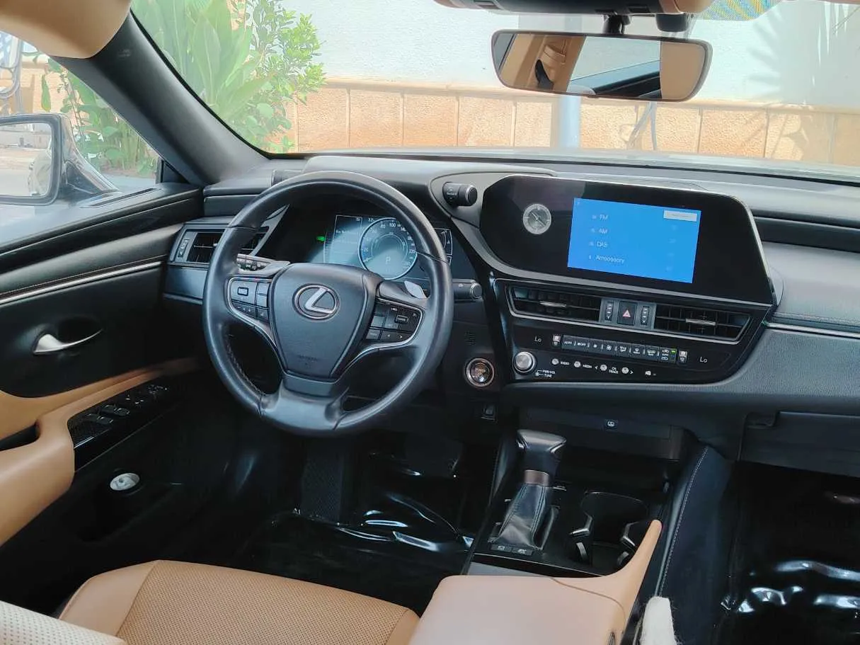 Car image 22
