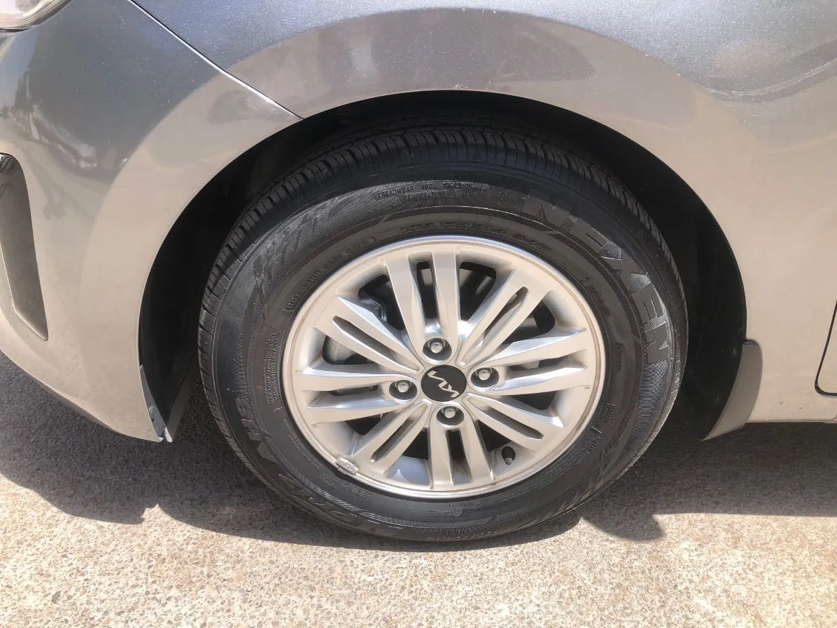 Car image 10