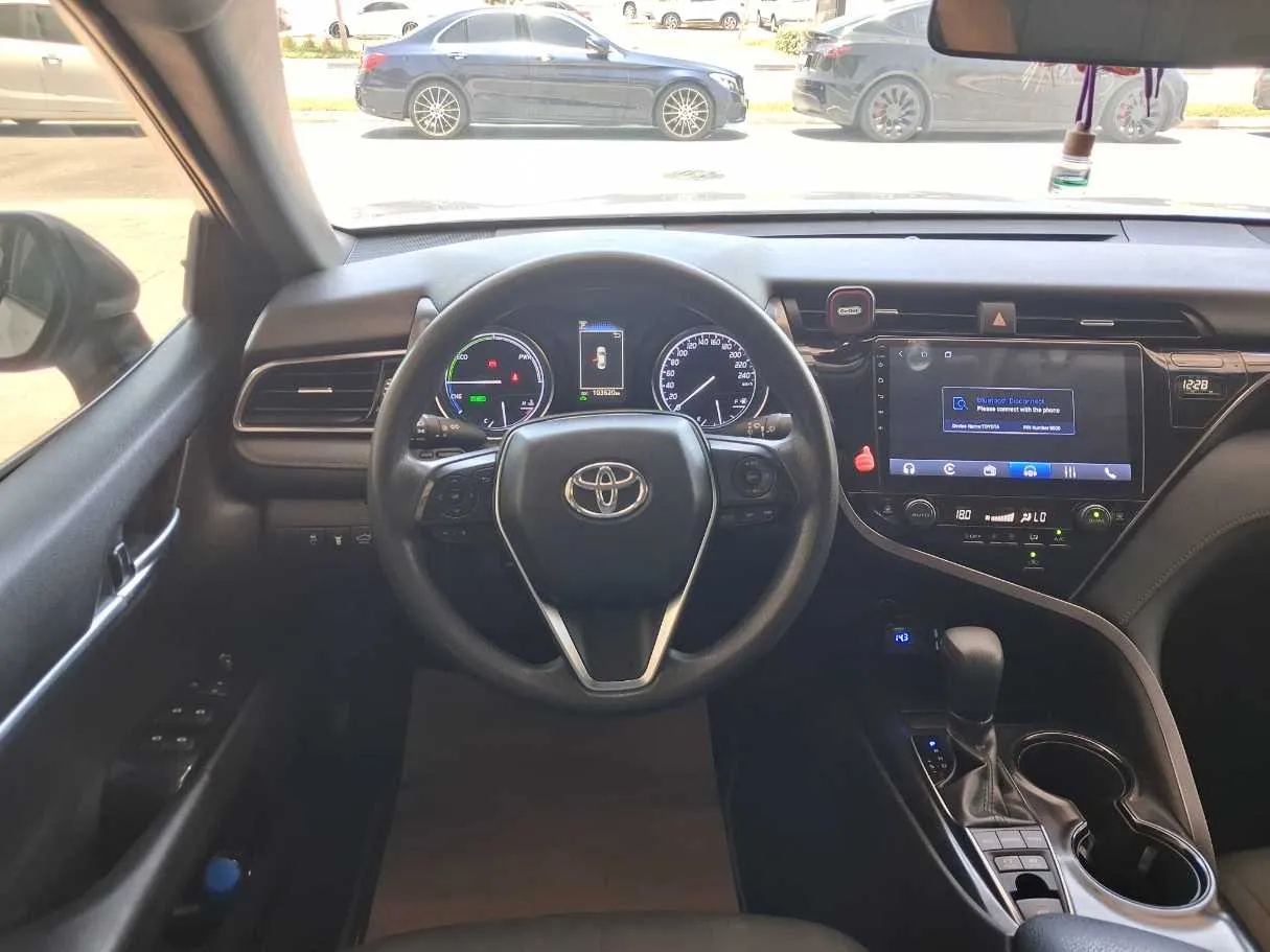 Car image 14