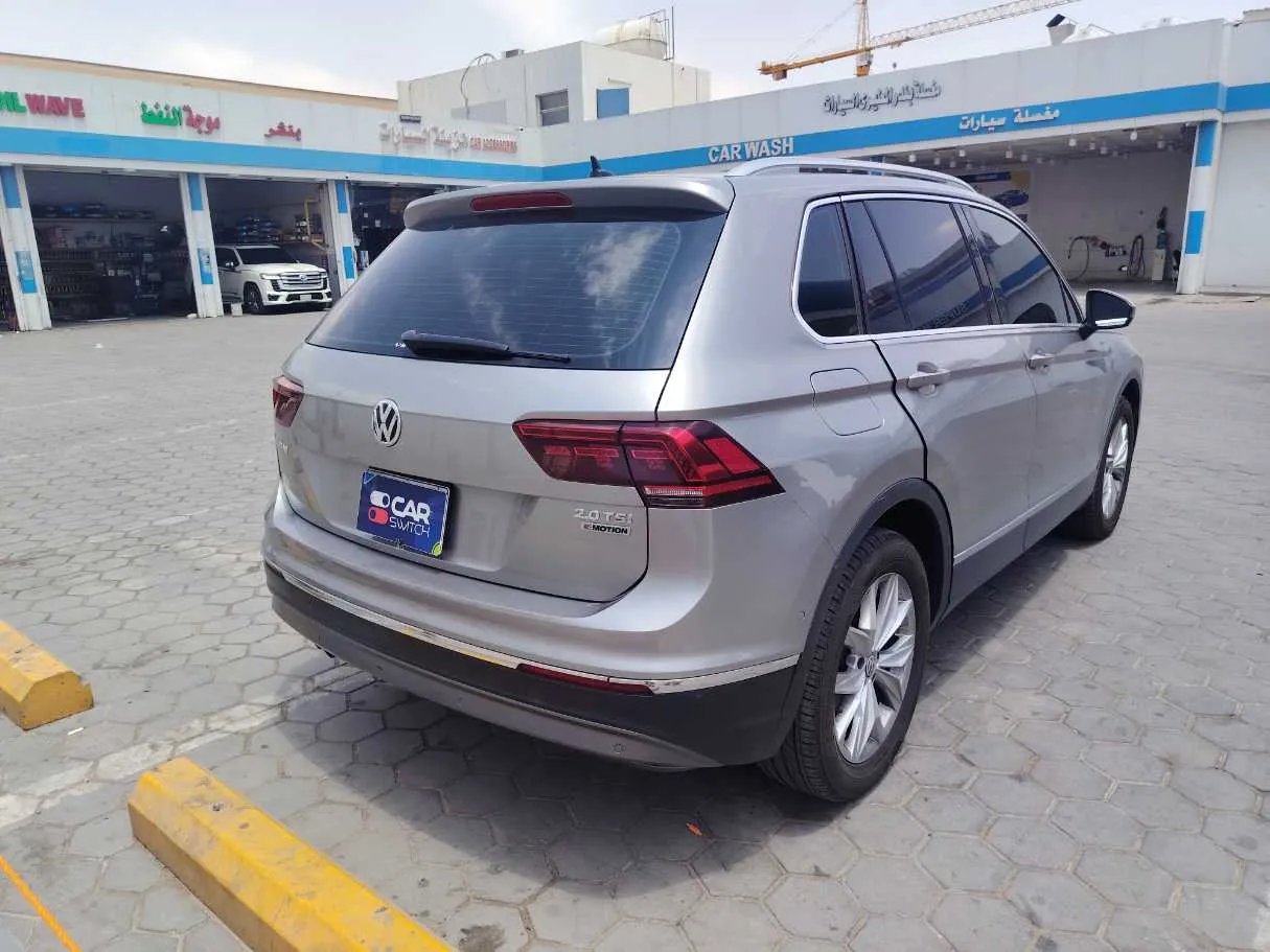 Car image 5