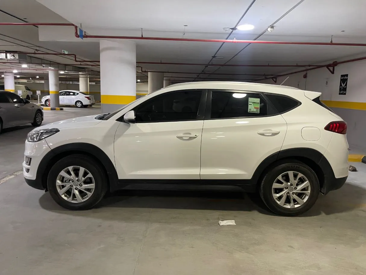 Car image 8