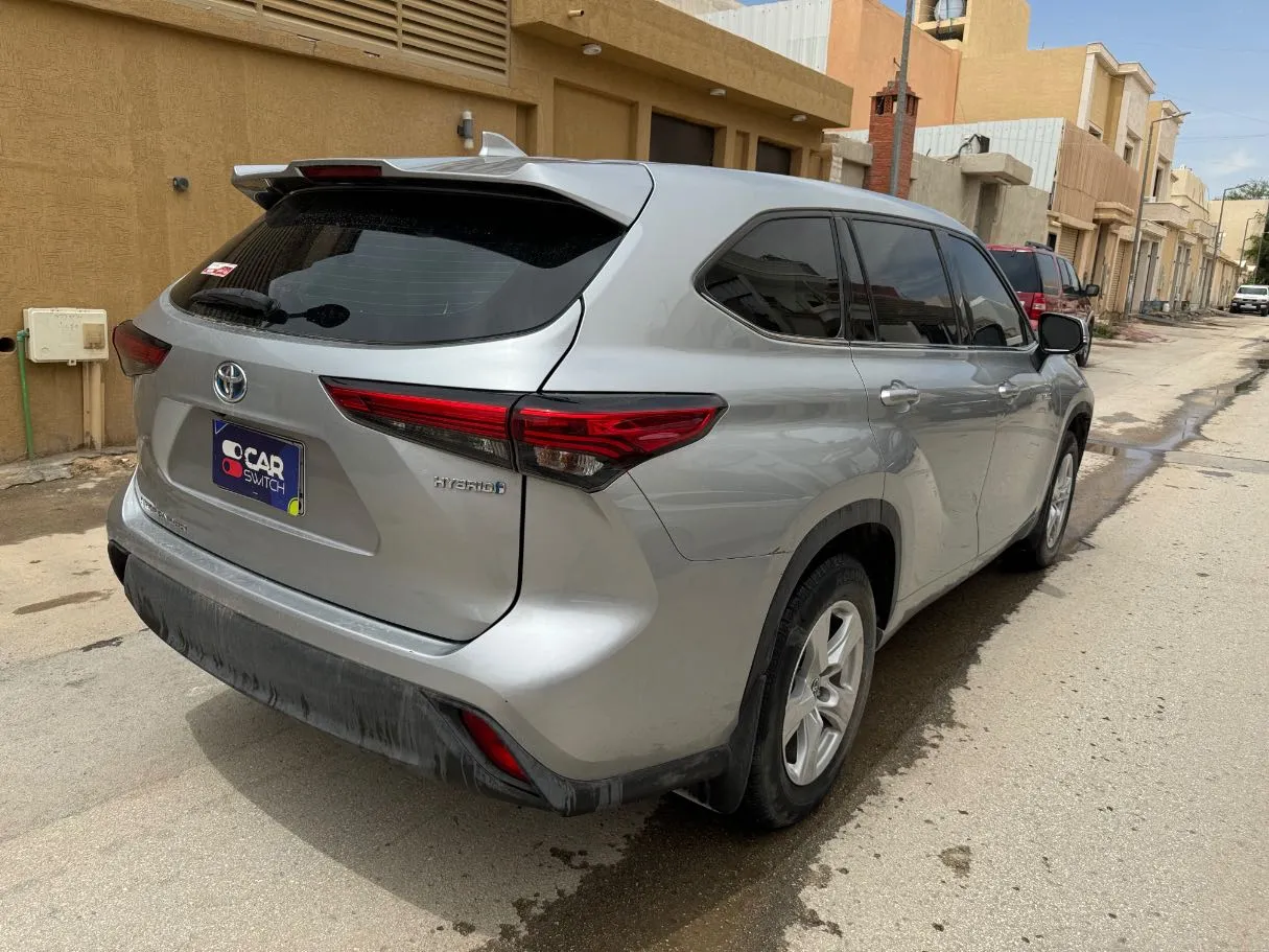 Car image 5