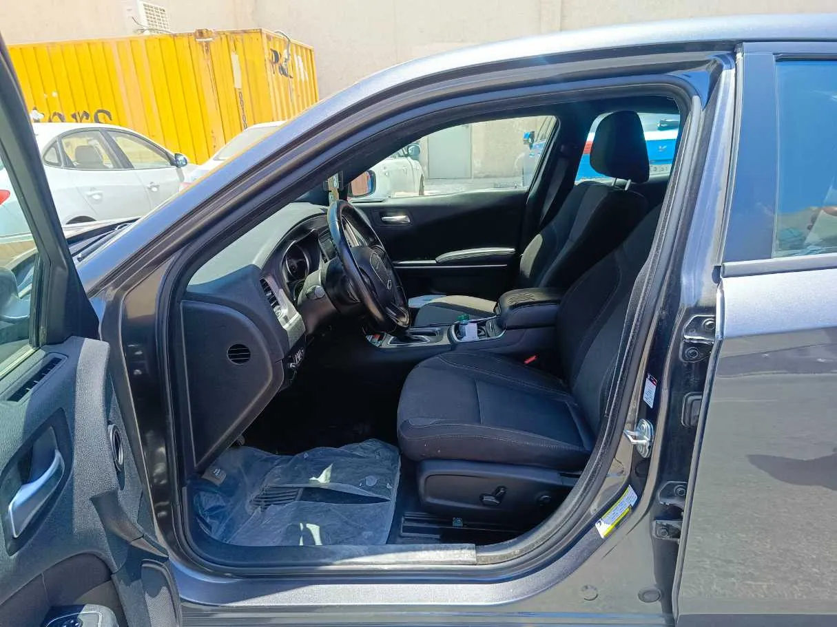 Car image 13