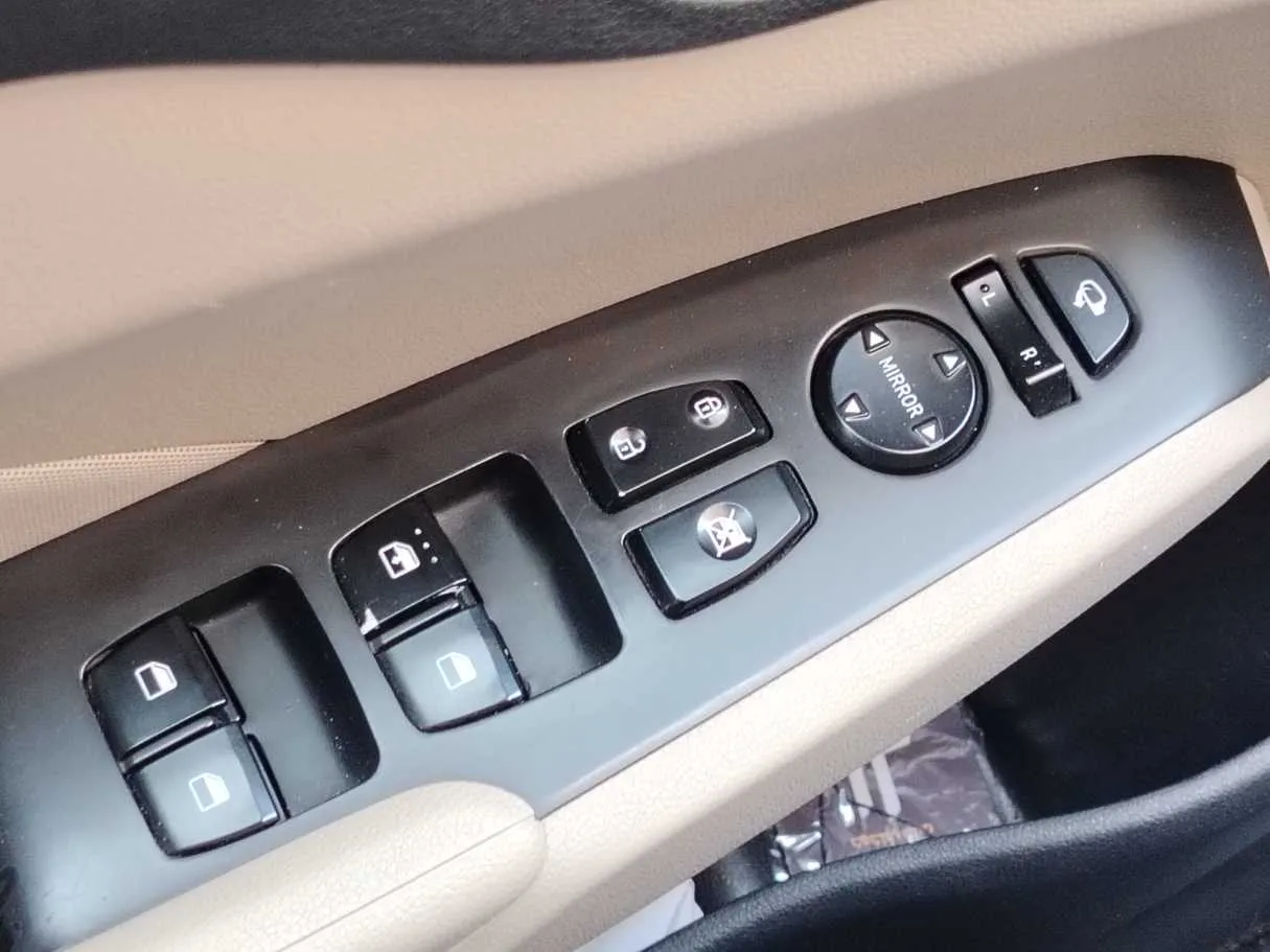 Car image 26