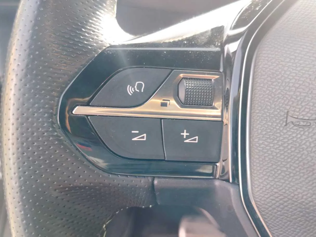 Car image 34