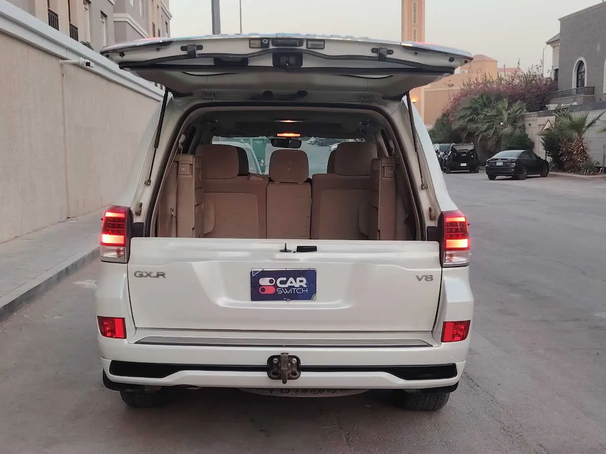 Car image 26