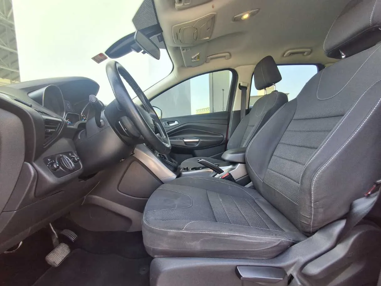 Car image 12