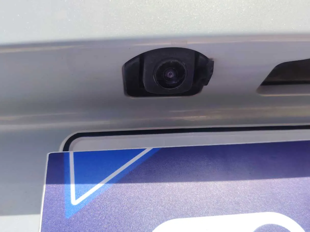 Car image 25