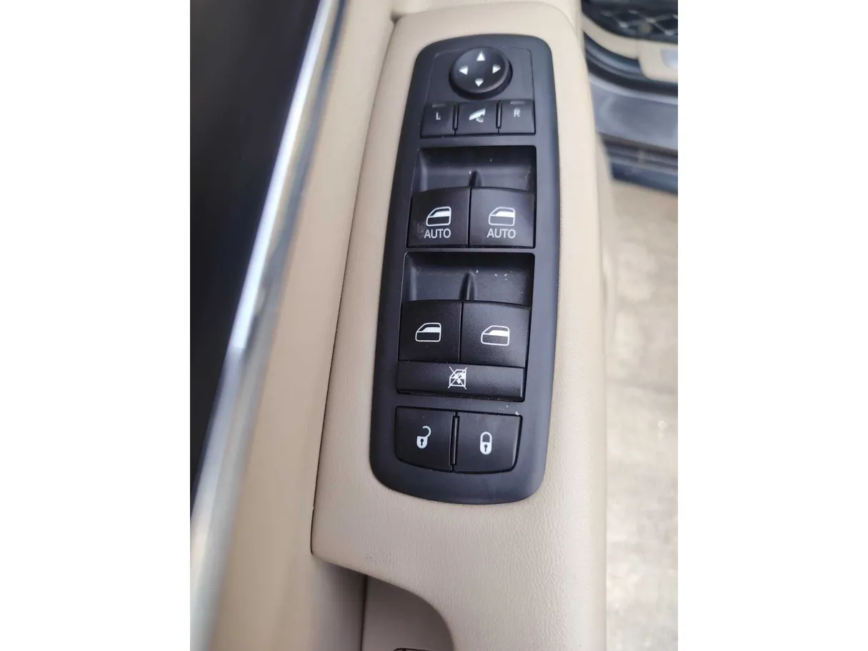 Car image 28