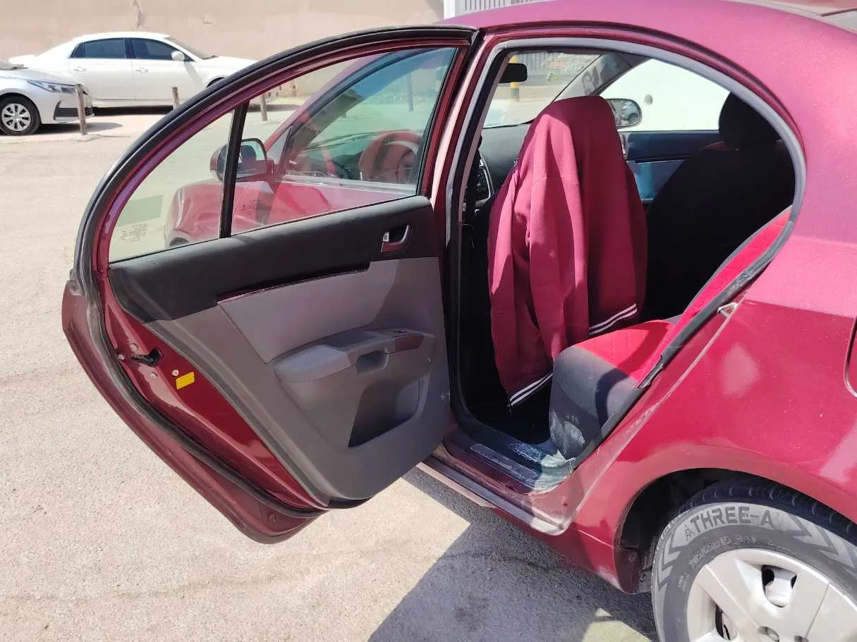 Car image 13