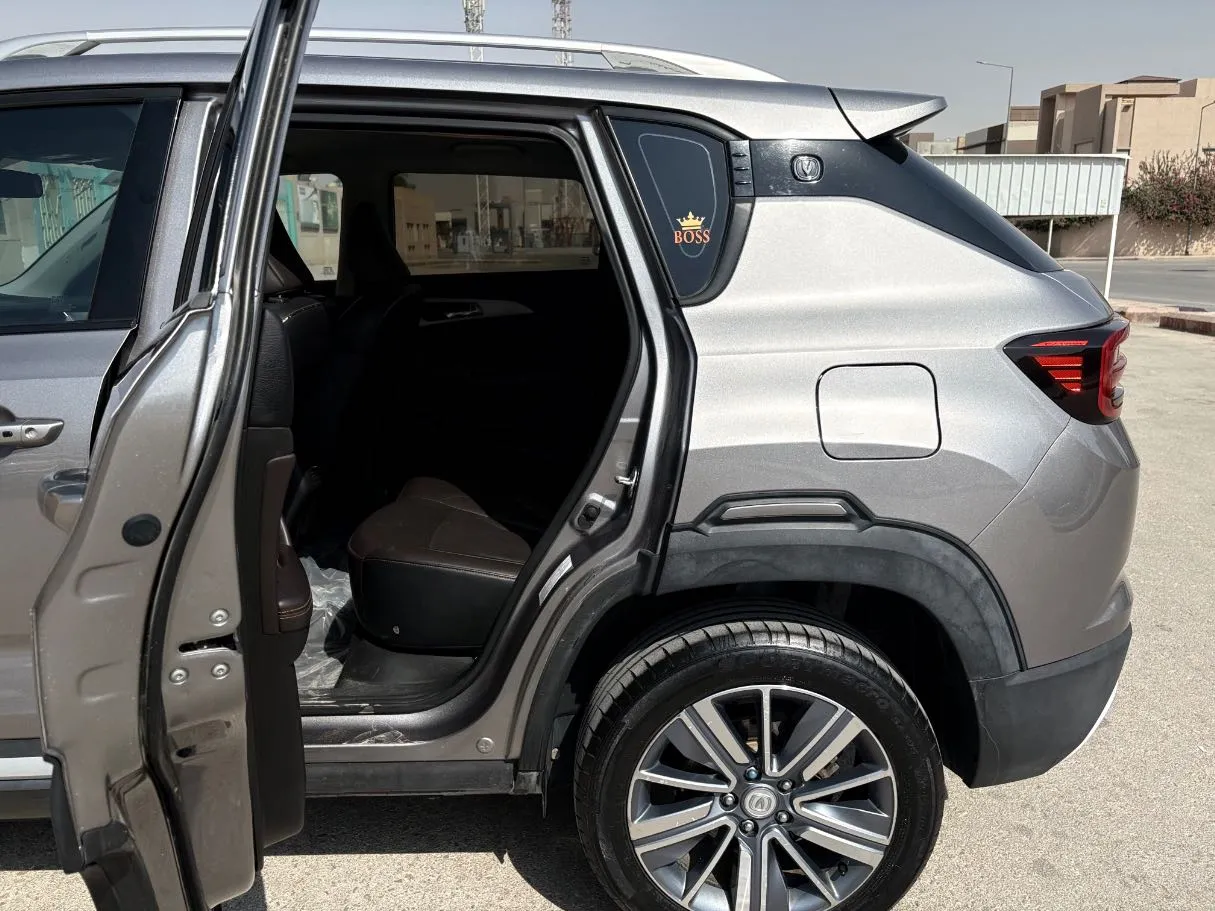 Car image 15