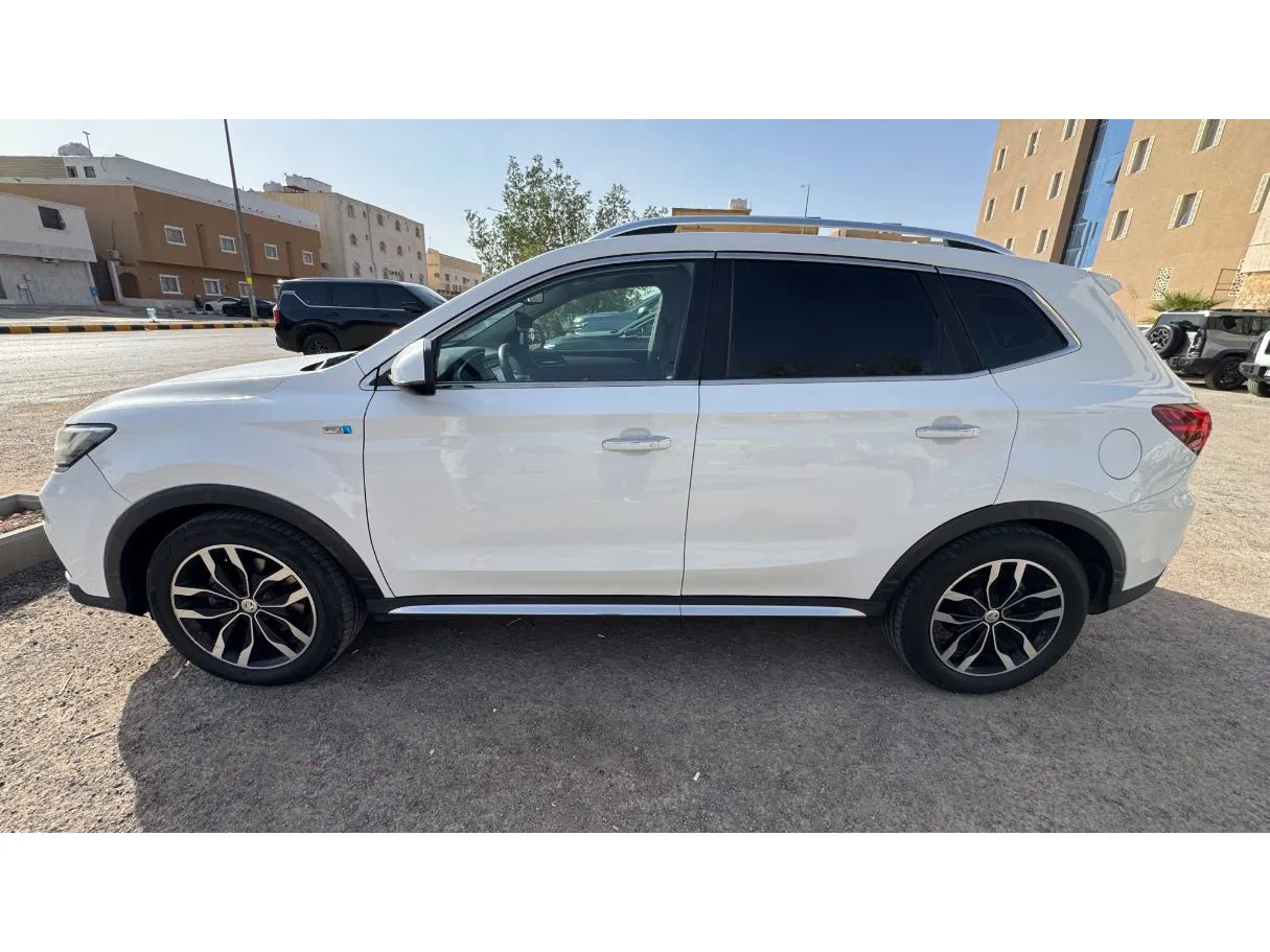 Car image 8
