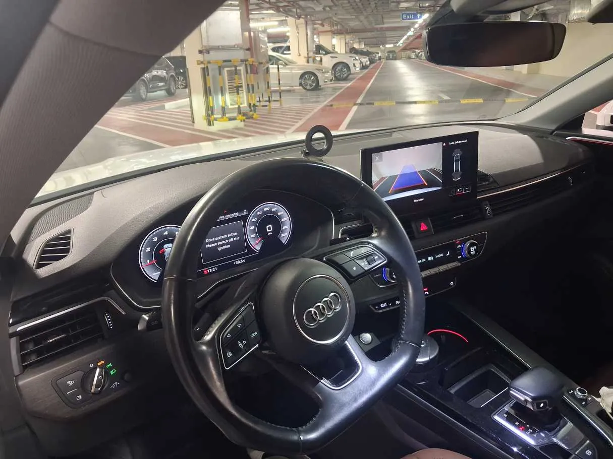 Car image 11