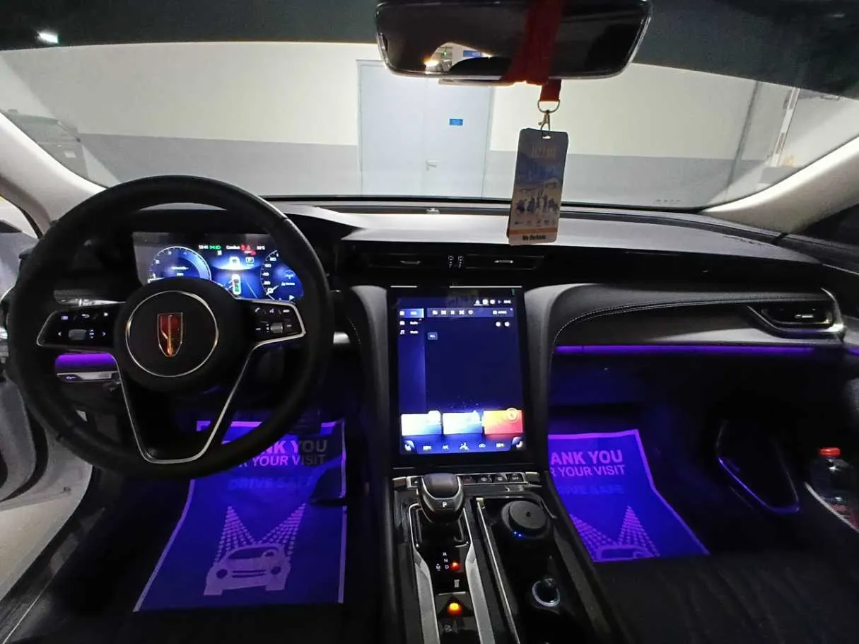 Car image 14