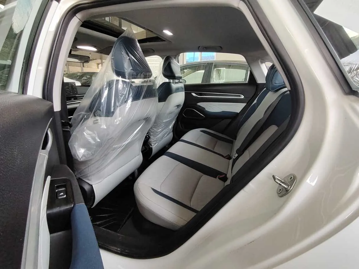 Car image 20