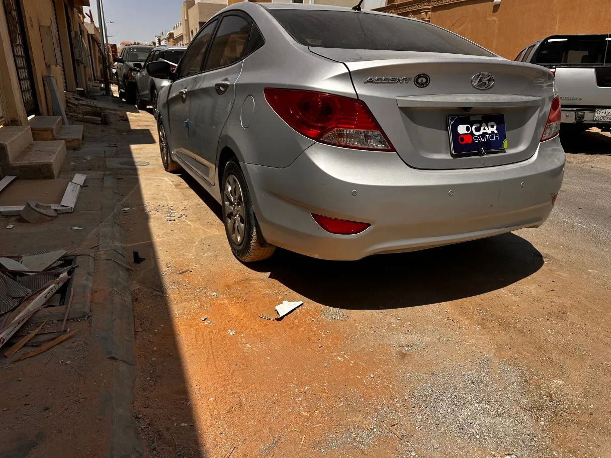 Car image 7