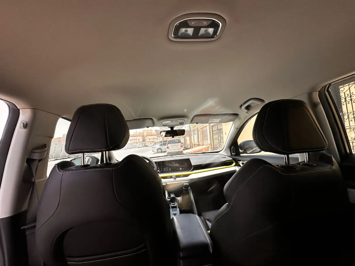Car image 15