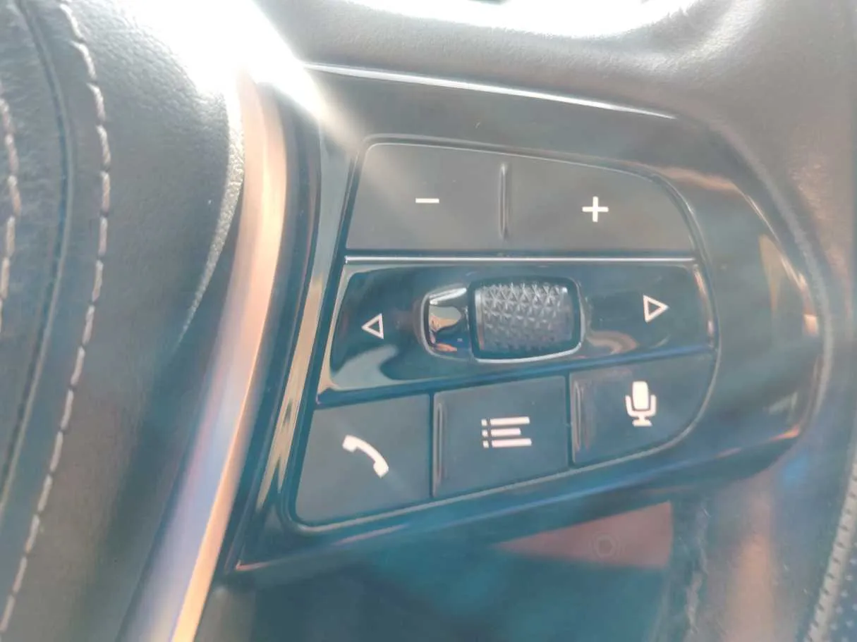 Car image 28