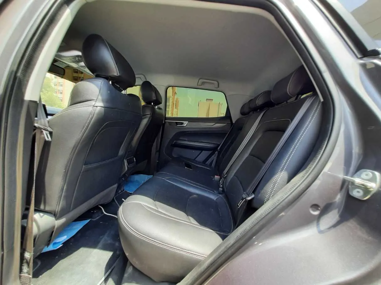 Car image 14