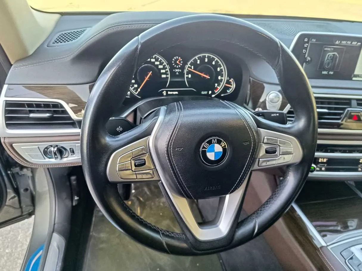 Car image 25
