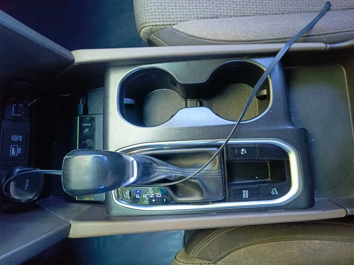Car image 24