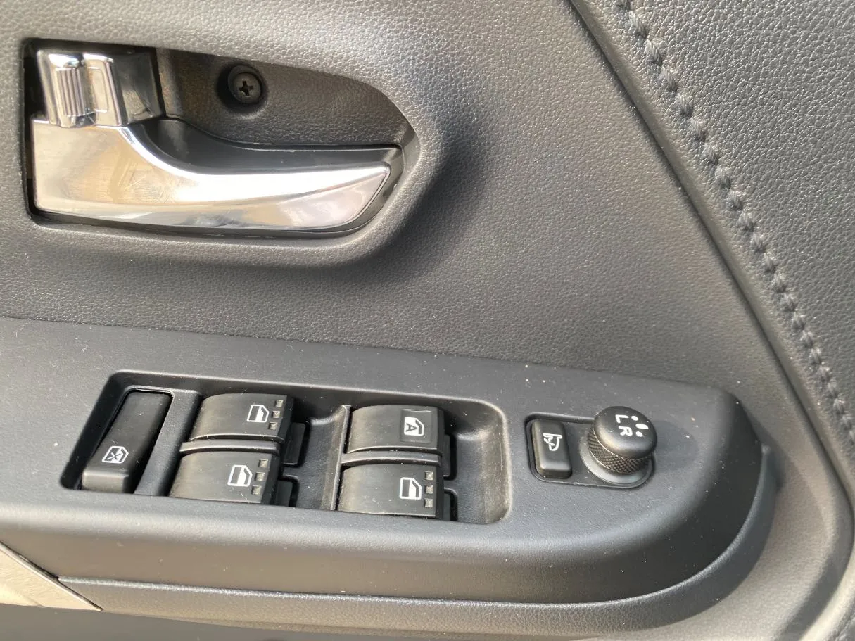 Car image 24