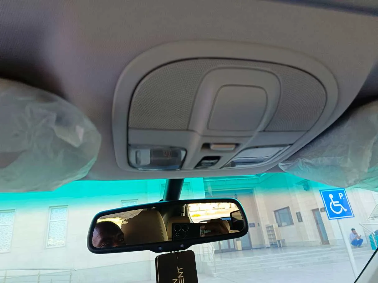Car image 37