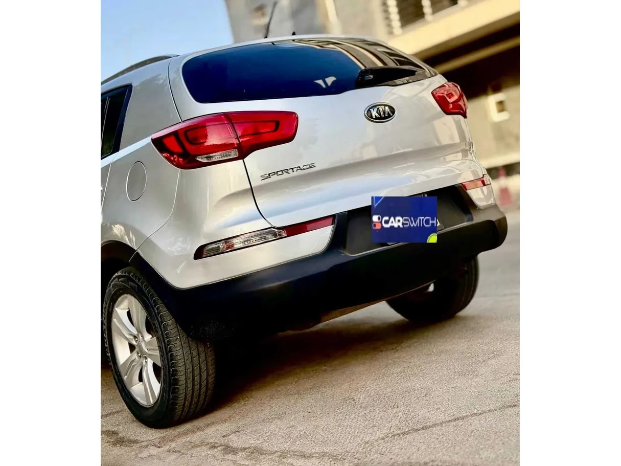 Car image 7