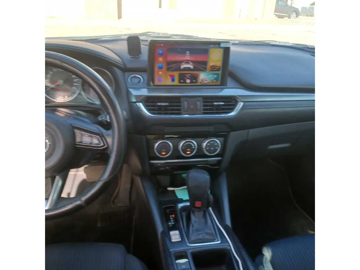 Car image 13