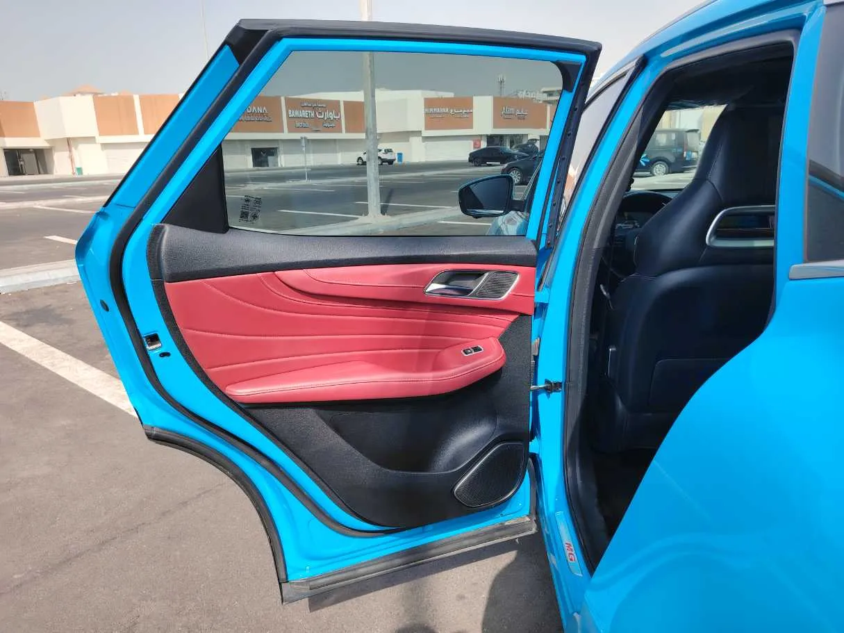Car image 14