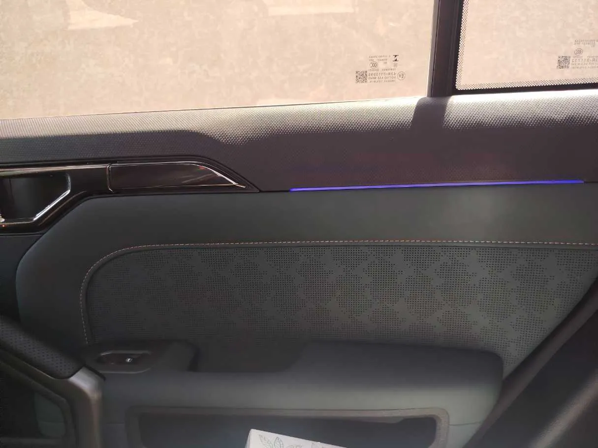 Car image 32