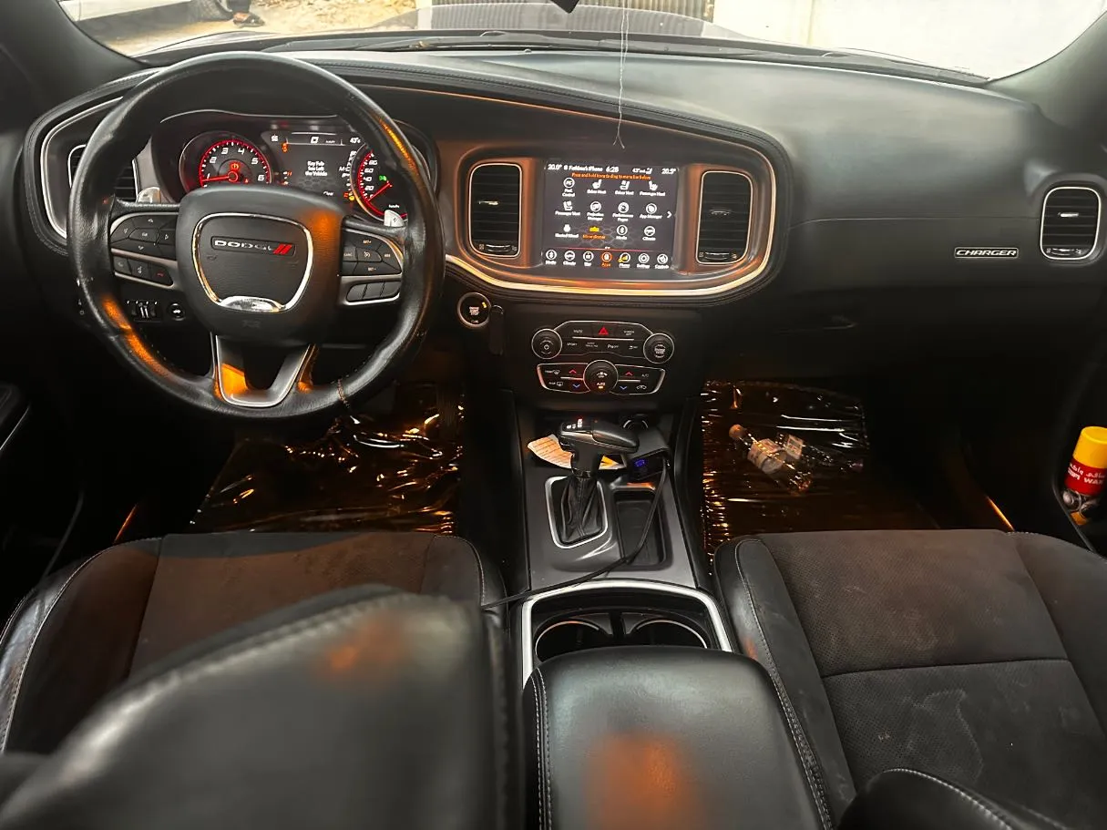 Car image 16