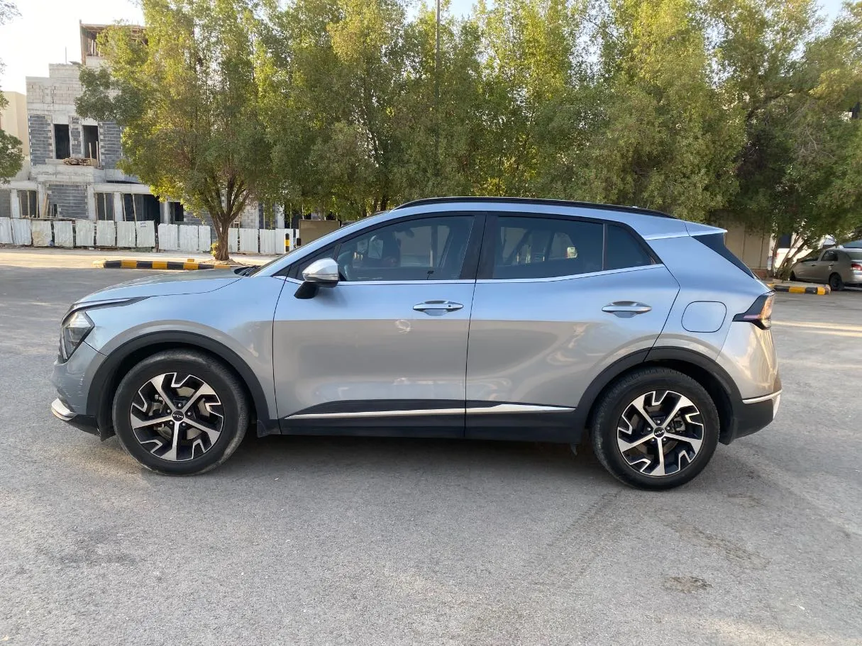 Car image 8