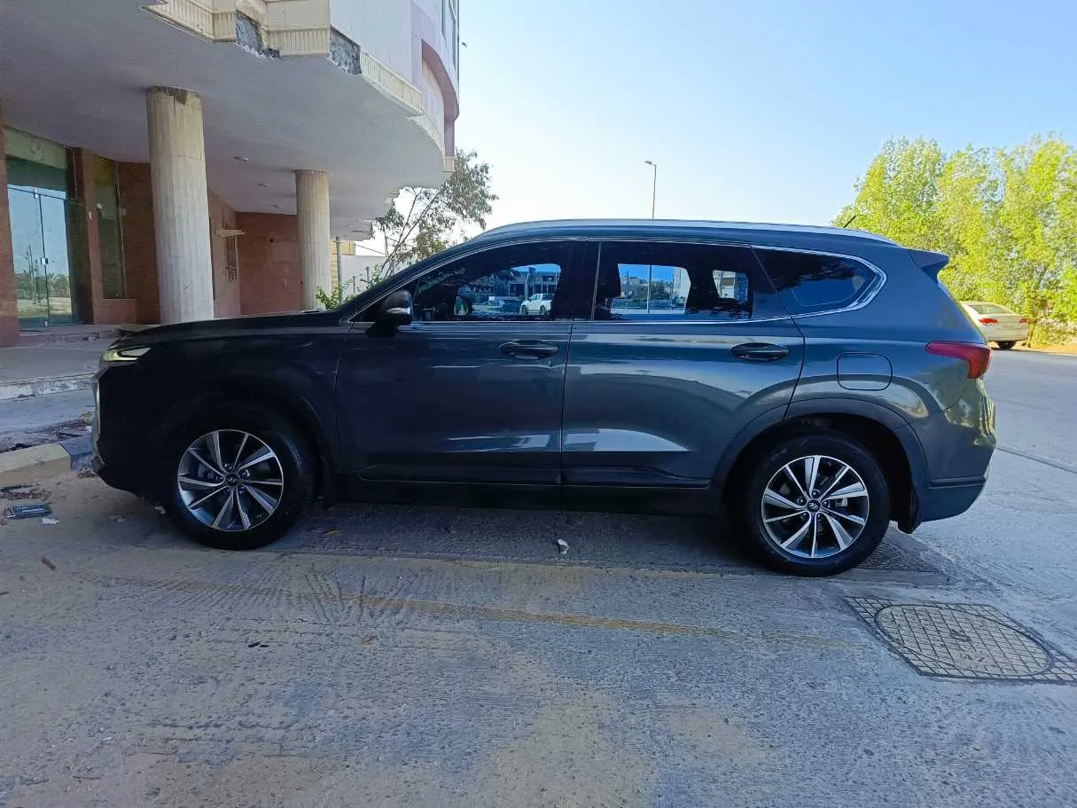 Car image 8