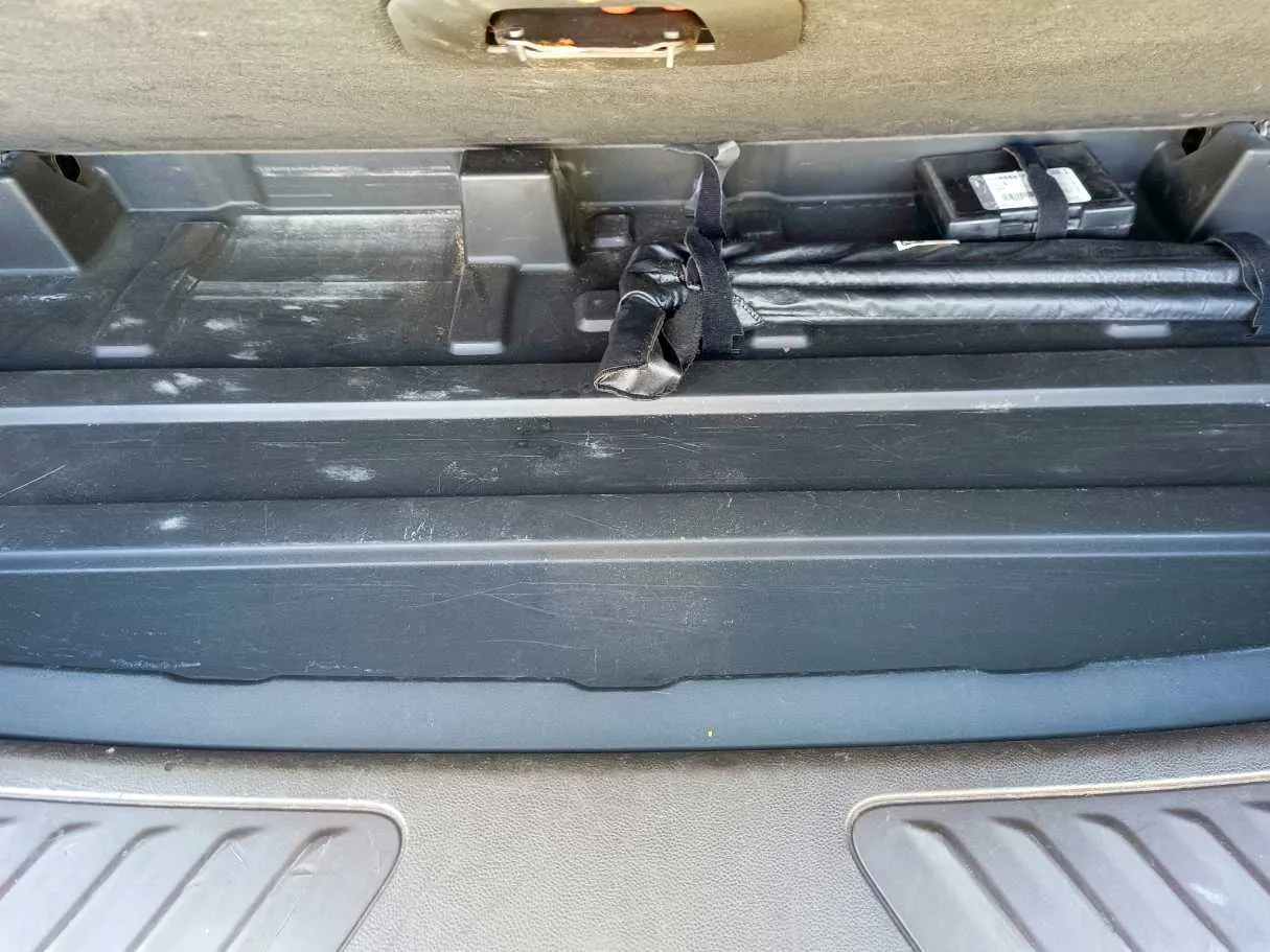 Car image 35