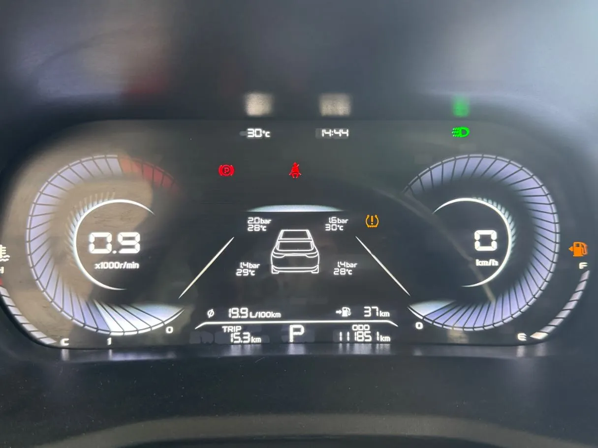 Car image 10