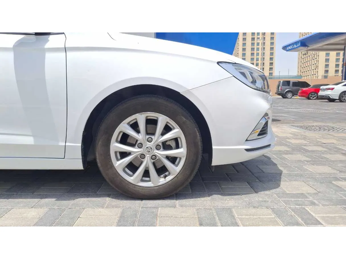 Car image 9