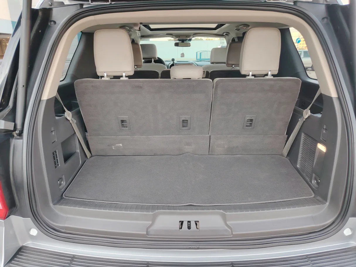 Car image 27