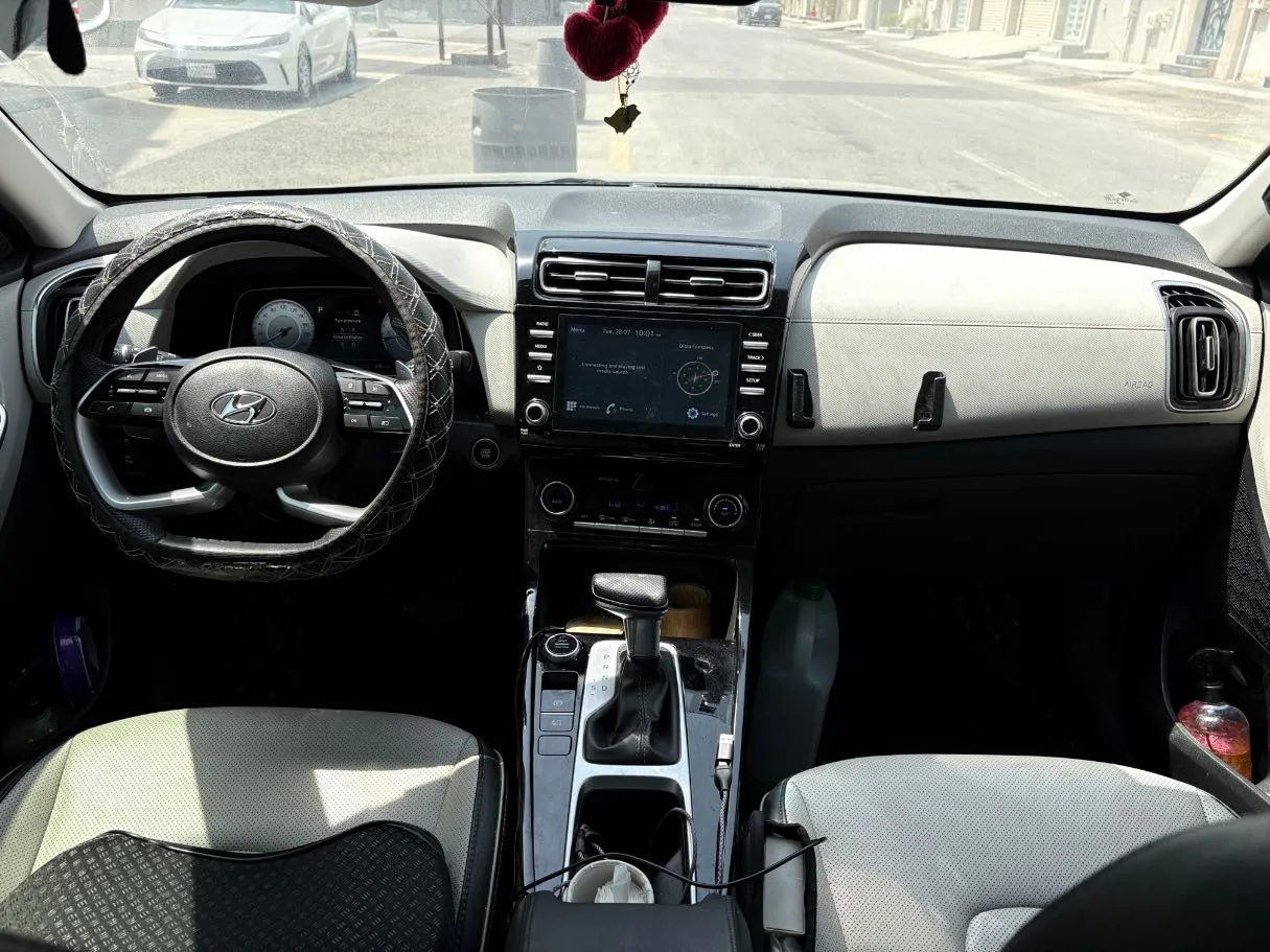 Car image 19
